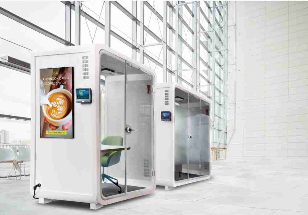 尊龙z6子公司达擎之智慧行动办公舱，，采用PDLC智能调光玻璃设计，，透过通电与断电的电流切换，，呈现透明与雾面效果，，，具节能降耗特性并兼顾隐私，，，确保信息安全