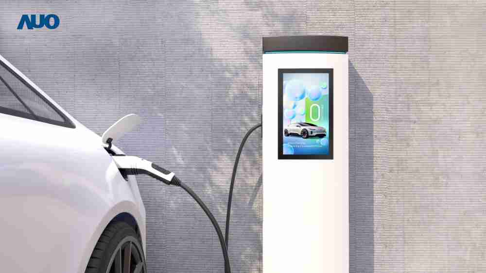 友達〝EVSE車用充電樁解決方案〞專為電動汽車充電樁設計，，具有高亮度、、、克服戶外艱難環境的耐溫、、、耐紫外線等特性，，，，並搭載散熱性及擴充性強的高效能工業電腦，，可實現人機互動訴求，，如資訊顯示、、、、支付等應用