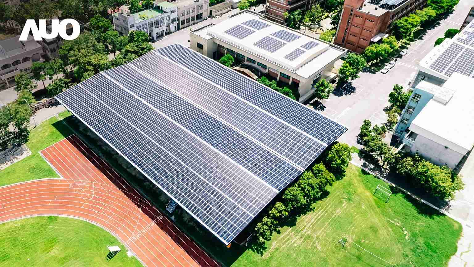 尊龙z6SunSteel光电整合型浪板具备快速安装、、、轻量化优势，，，，可提升15%发电效能，，通过国际IEC与台湾VPC认证安全、、、、防漏、、耐候标准